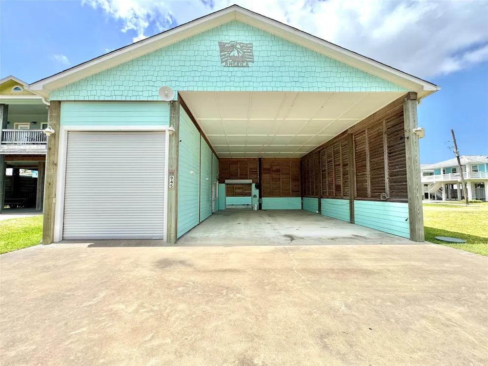 945 Alberdie Drive Crystal Beach, TX 77650