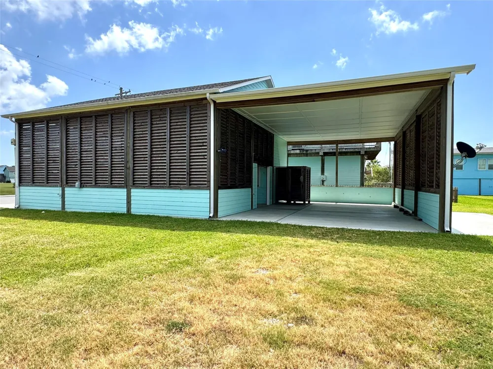 945 Alberdie Drive Crystal Beach, TX 77650