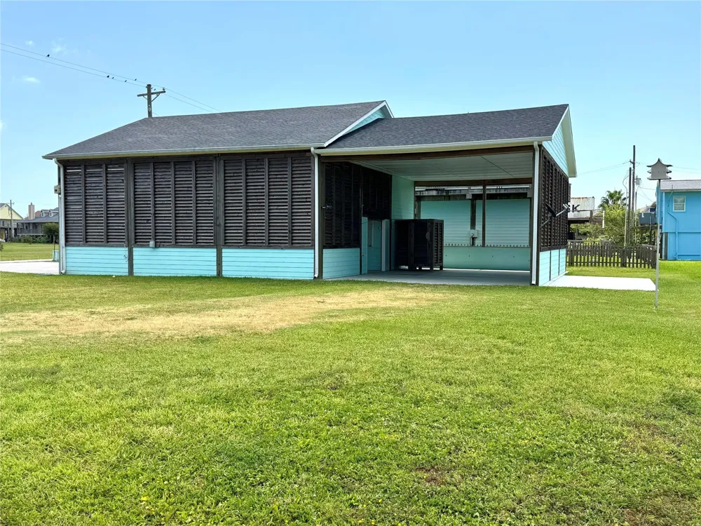 945 Alberdie Drive Crystal Beach, TX 77650