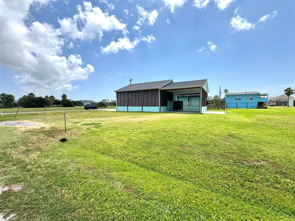 945 Alberdie Drive Crystal Beach, TX 77650