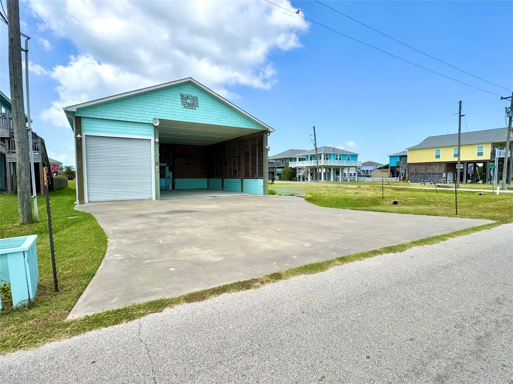 945 Alberdie Drive Crystal Beach, TX 77650