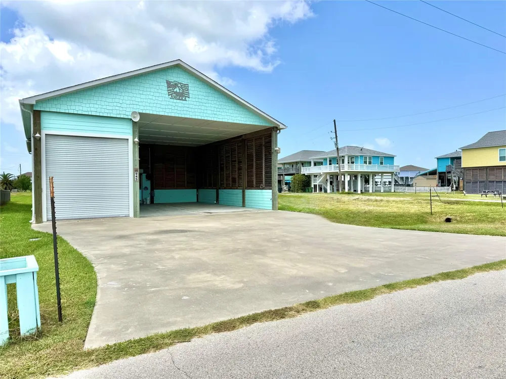 945 Alberdie Drive Crystal Beach, TX 77650