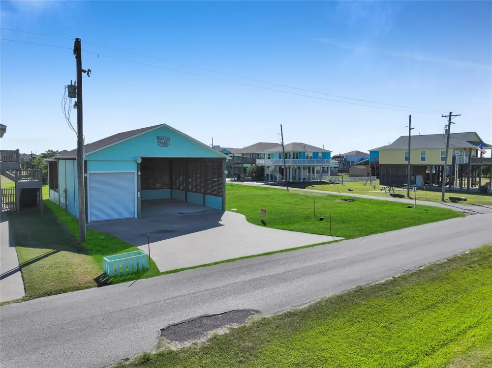 945 Alberdie Drive Crystal Beach, TX 77650
