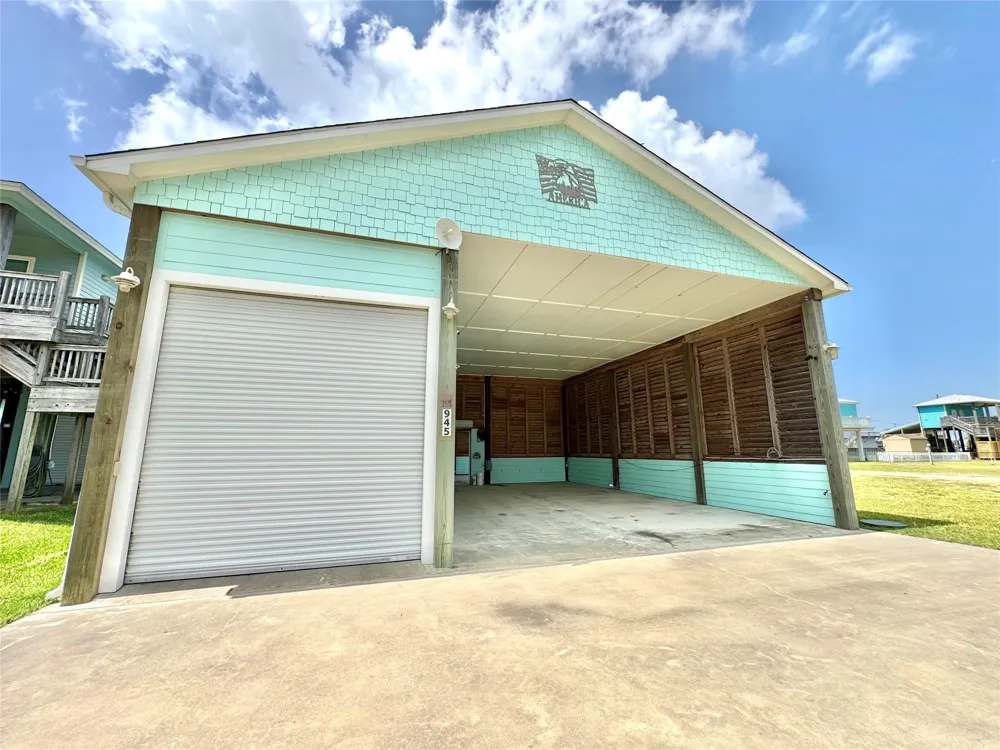 945 Alberdie Drive Crystal Beach, TX 77650