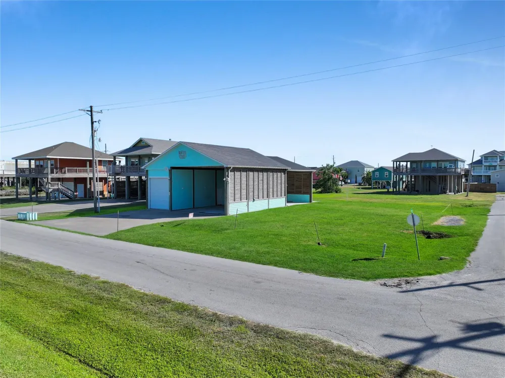 945 Alberdie Drive Crystal Beach, TX 77650