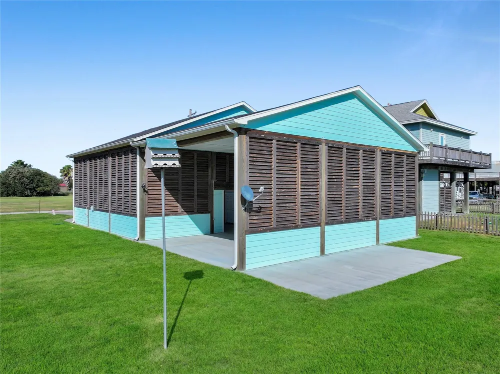 945 Alberdie Drive Crystal Beach, TX 77650