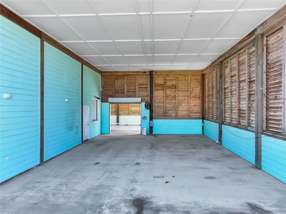 945 Alberdie Drive Crystal Beach, TX 77650