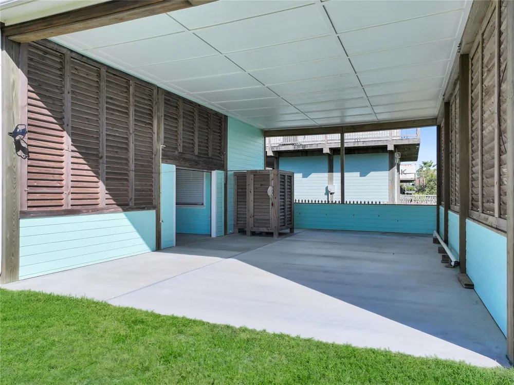 945 Alberdie Drive Crystal Beach, TX 77650