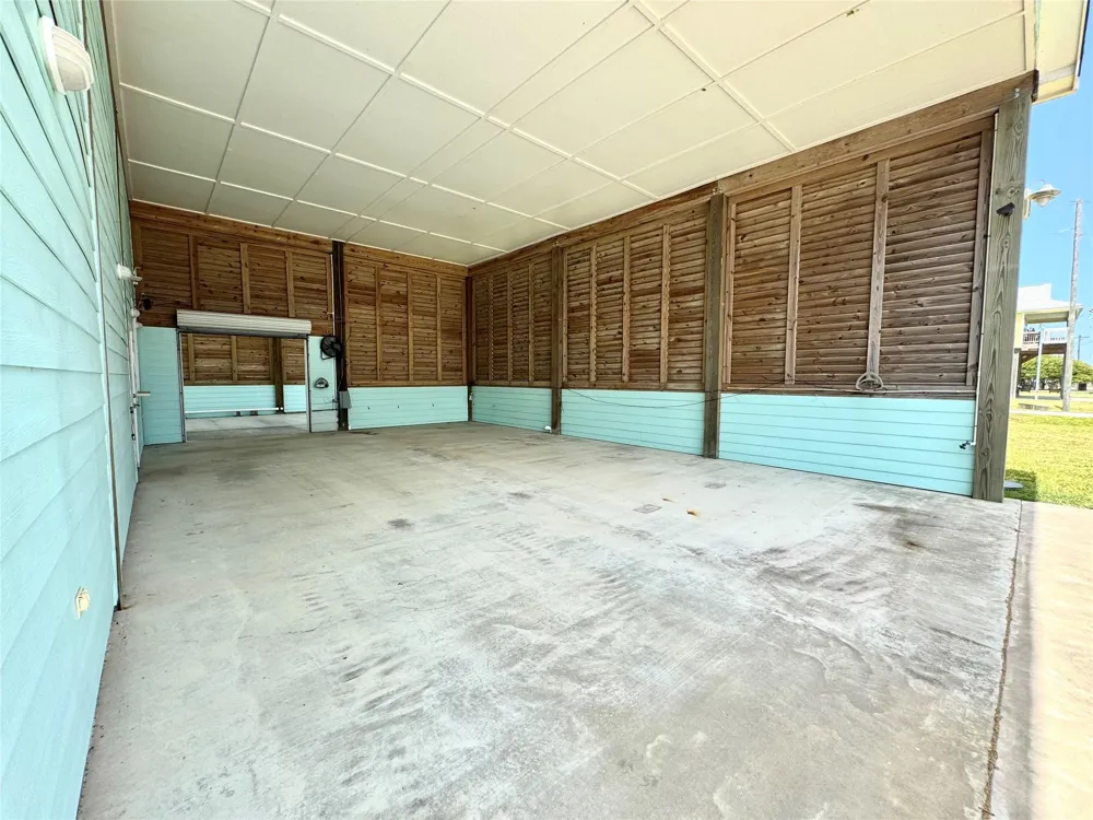 945 Alberdie Drive Crystal Beach, TX 77650