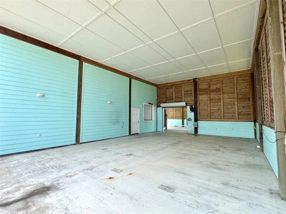 945 Alberdie Drive Crystal Beach, TX 77650
