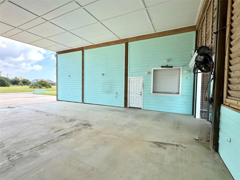 945 Alberdie Drive Crystal Beach, TX 77650