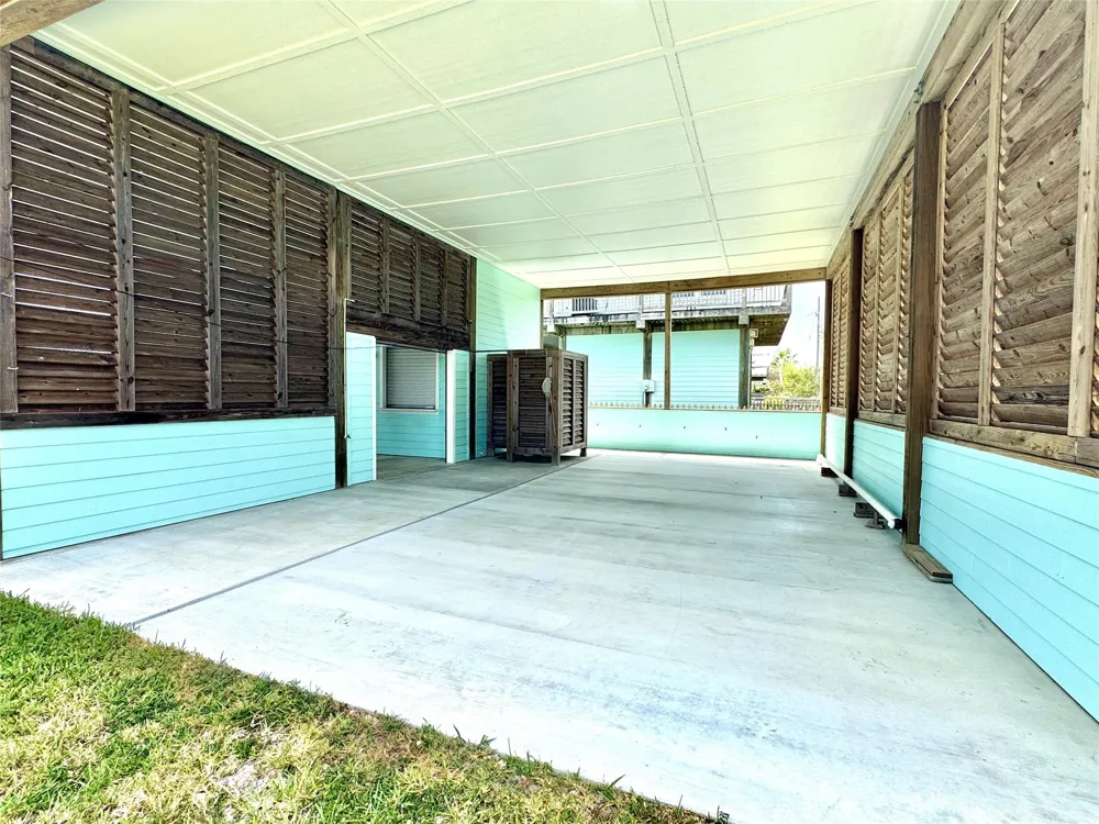 945 Alberdie Drive Crystal Beach, TX 77650