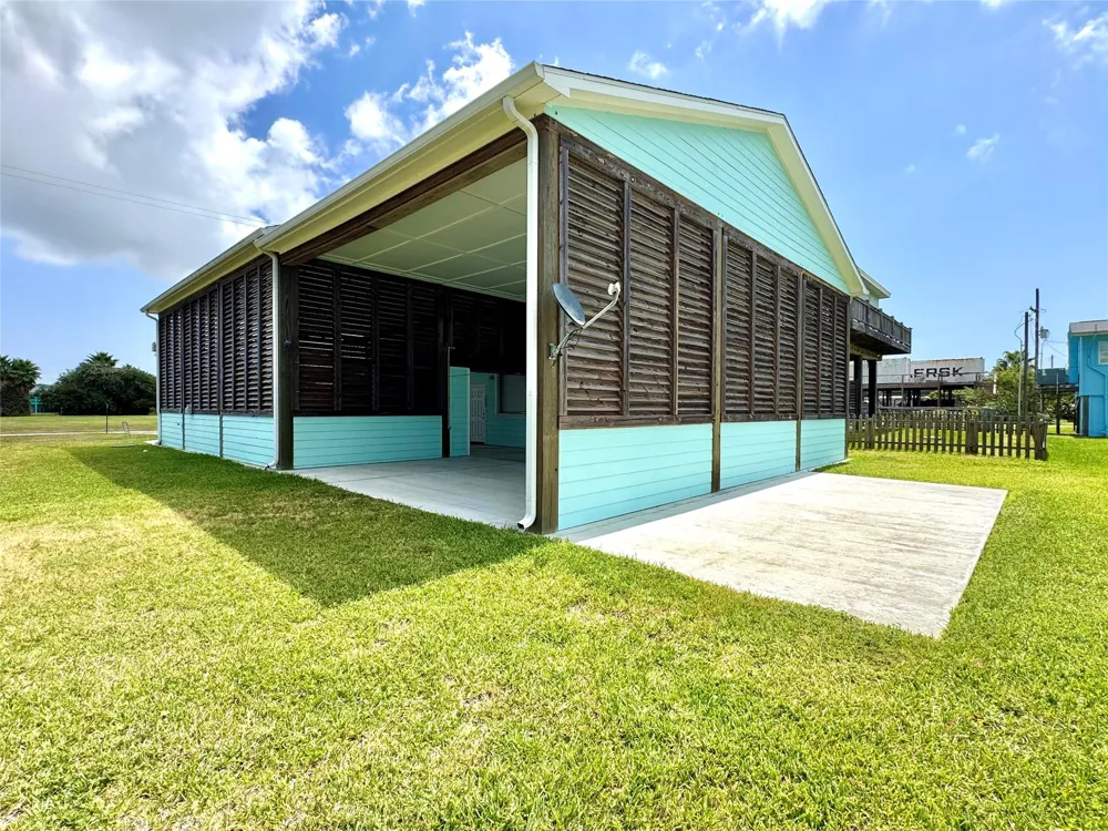 945 Alberdie Drive Crystal Beach, TX 77650