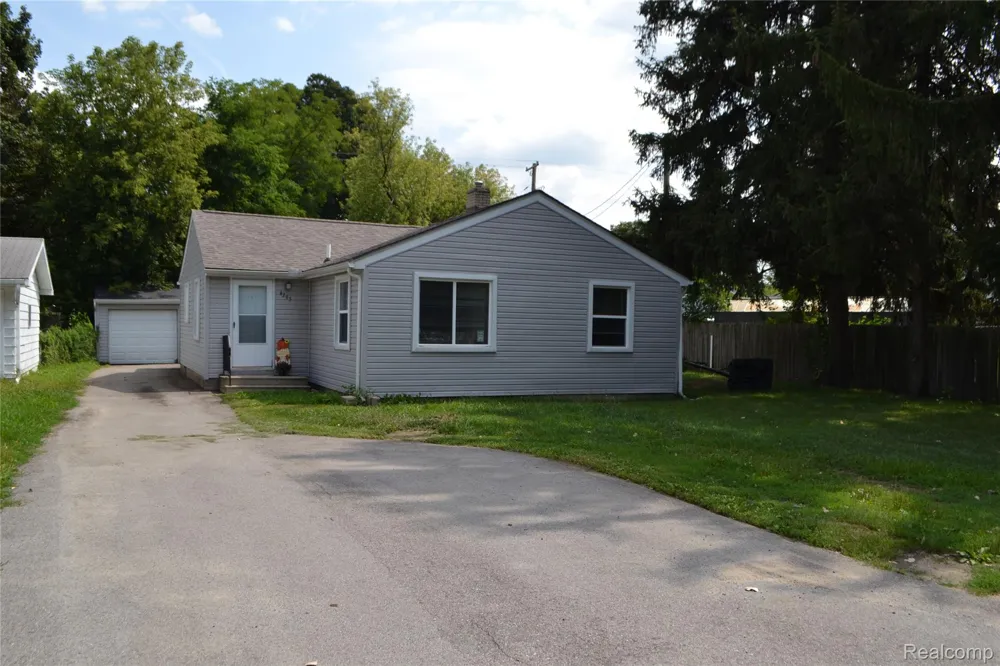 4265 Van Slyke Road Flint Charter Township, MI 48507