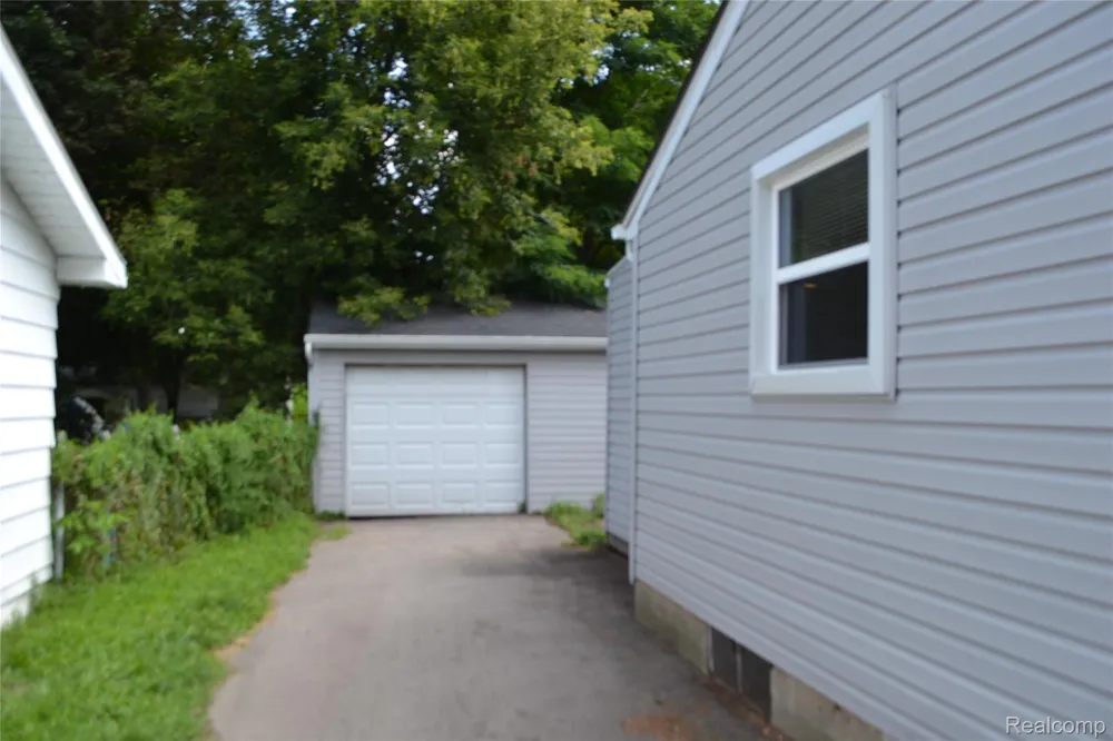 4265 Van Slyke Road Flint Charter Township, MI 48507