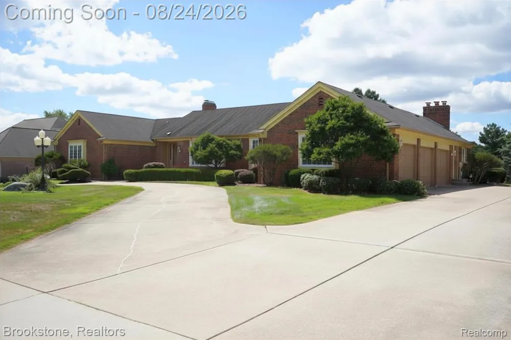 9598 Burning Tree Drive Grand Blanc Charter Township, MI 48439