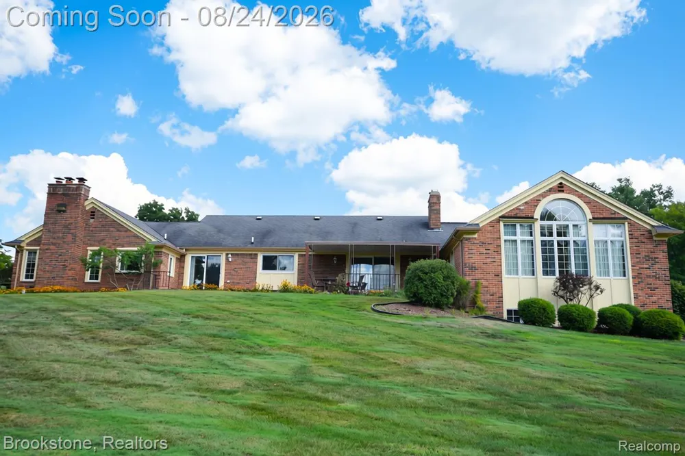 9598 Burning Tree Drive Grand Blanc Charter Township, MI 48439