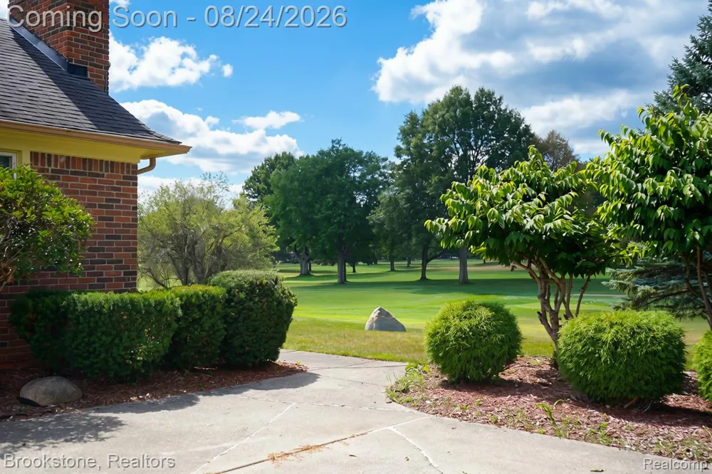 9598 Burning Tree Drive Grand Blanc Charter Township, MI 48439