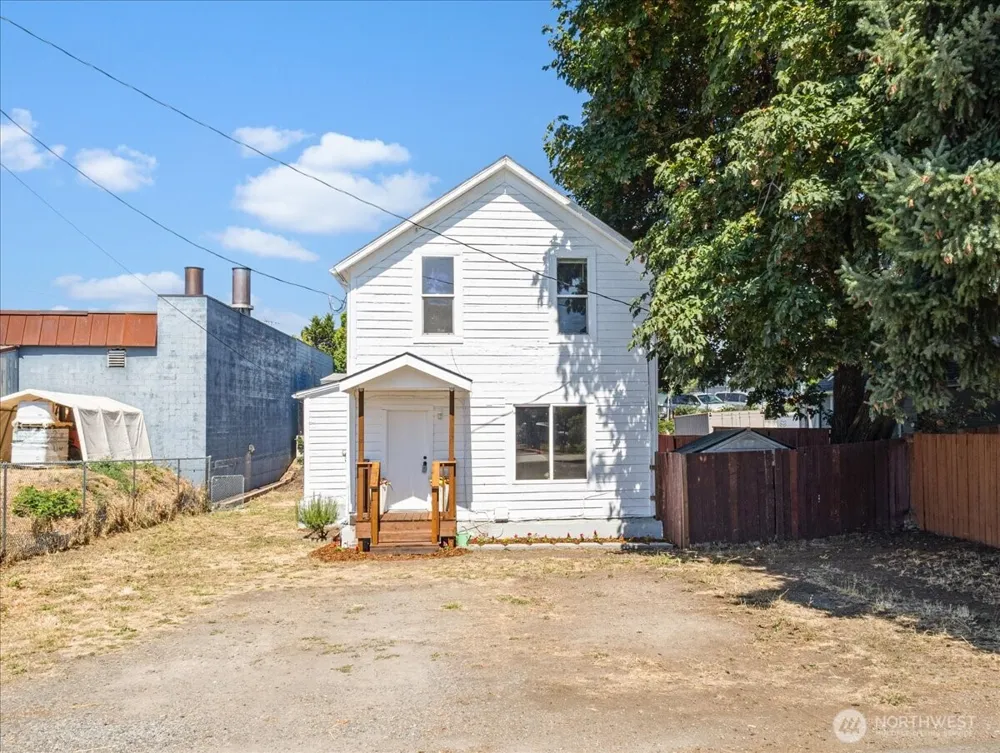 1108 W 14th Street W Vancouver, WA 98660