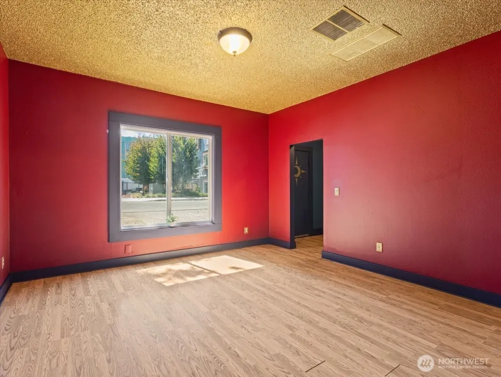 1108 W 14th Street W Vancouver, WA 98660