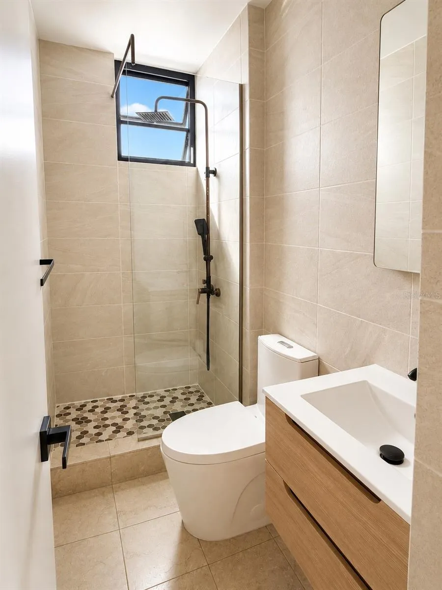 7 Candina St., CANDINA SEA TOWER #1701 San Juan, PR 00907