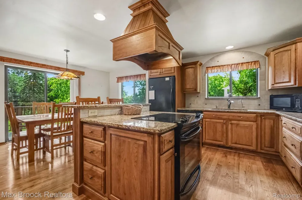 6925 W Church Street Independence Charter Township, MI 48346