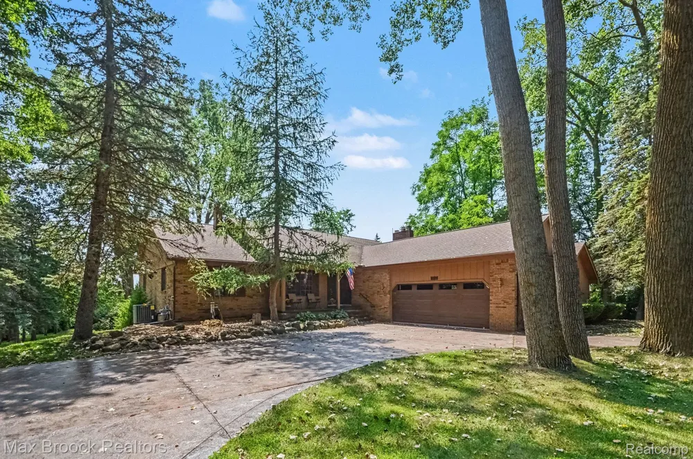 6925 W Church Street Independence Charter Township, MI 48346