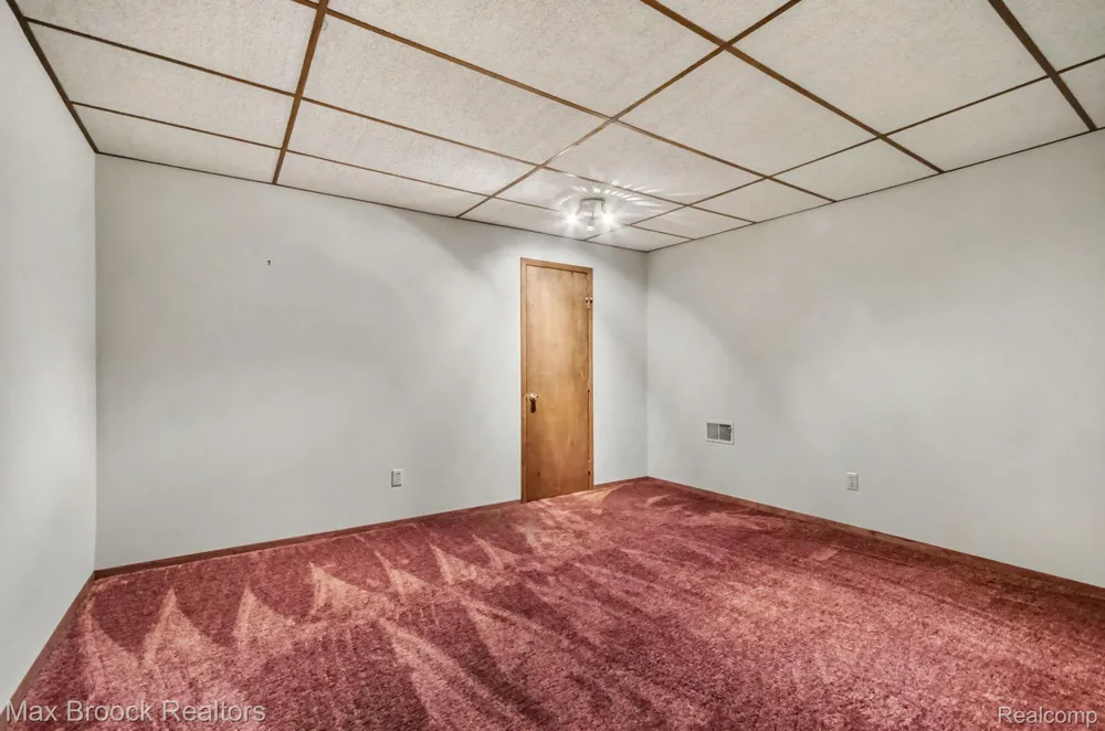 6925 W Church Street Independence Charter Township, MI 48346