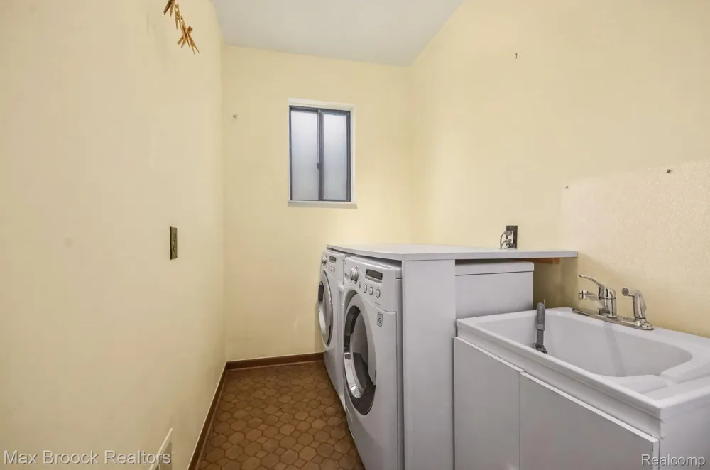 6925 W Church Street Independence Charter Township, MI 48346