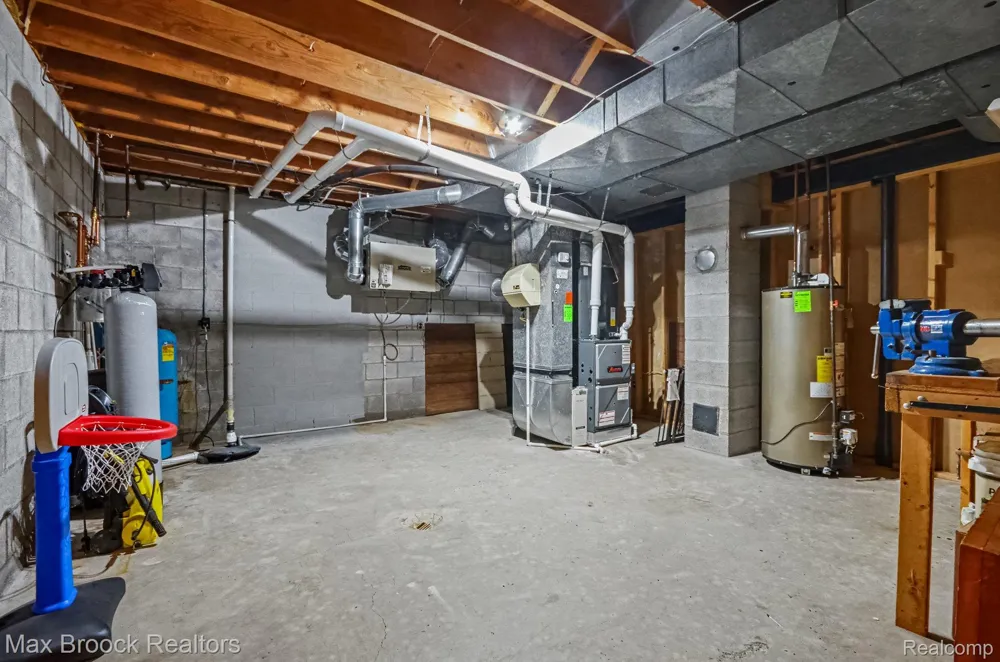 6925 W Church Street Independence Charter Township, MI 48346