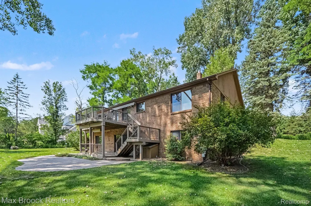 6925 W Church Street Independence Charter Township, MI 48346