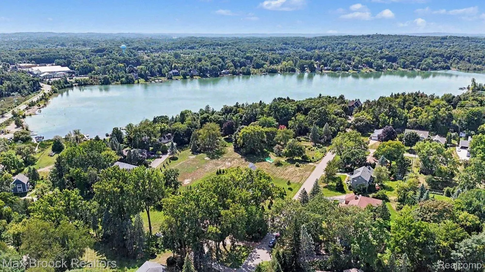 6925 W Church Street Independence Charter Township, MI 48346
