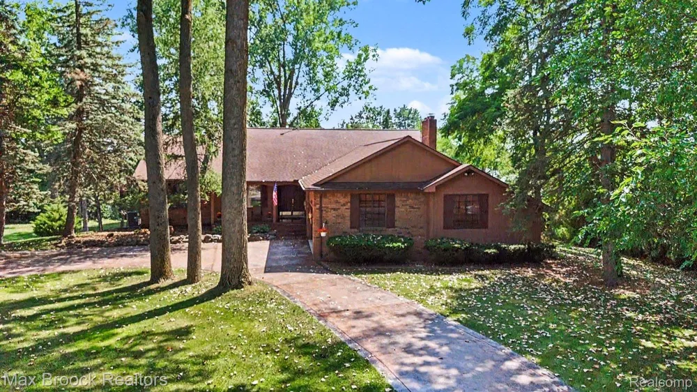 6925 W Church Street Independence Charter Township, MI 48346