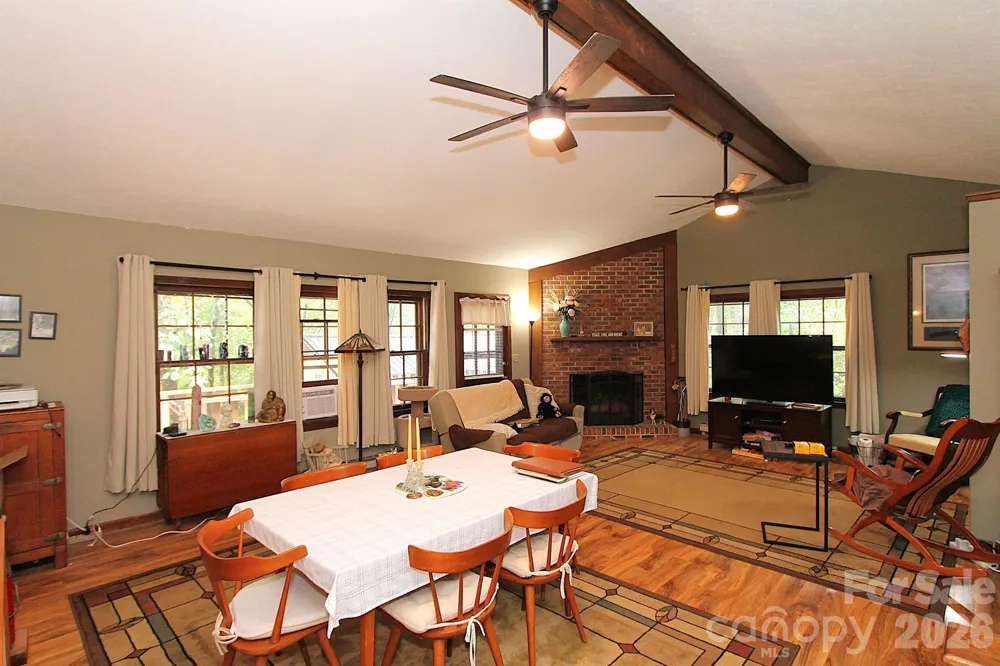 86 Pine Ridge Road Hendersonville, NC 28792