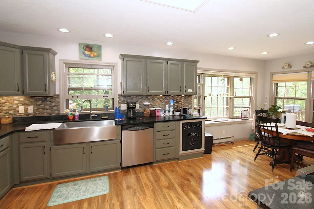 86 Pine Ridge Road Hendersonville, NC 28792