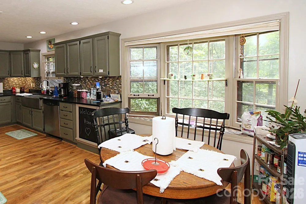 86 Pine Ridge Road Hendersonville, NC 28792
