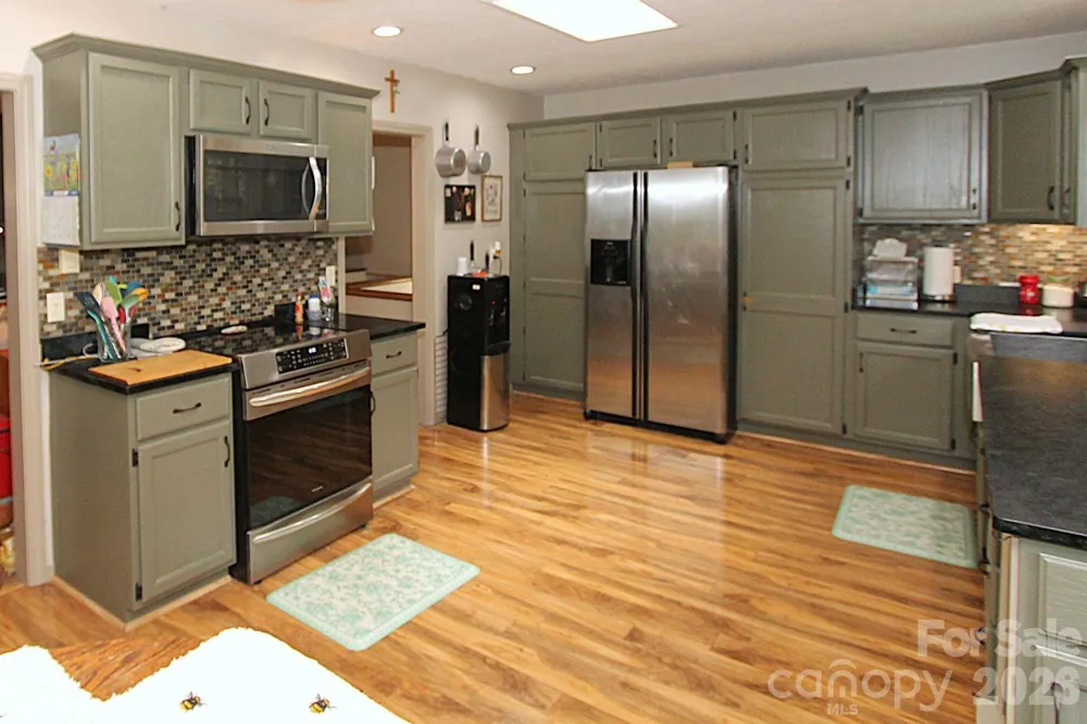 86 Pine Ridge Road Hendersonville, NC 28792