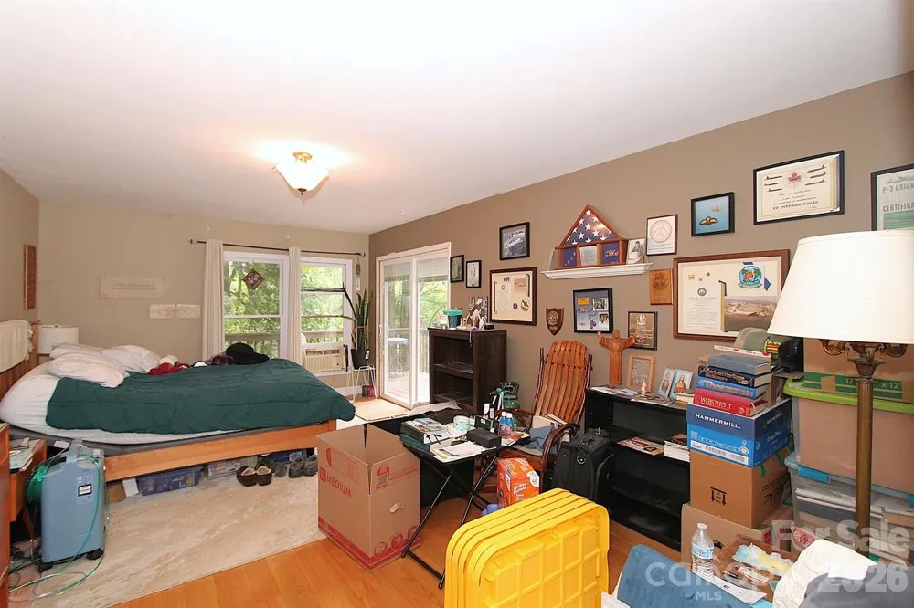 86 Pine Ridge Road Hendersonville, NC 28792