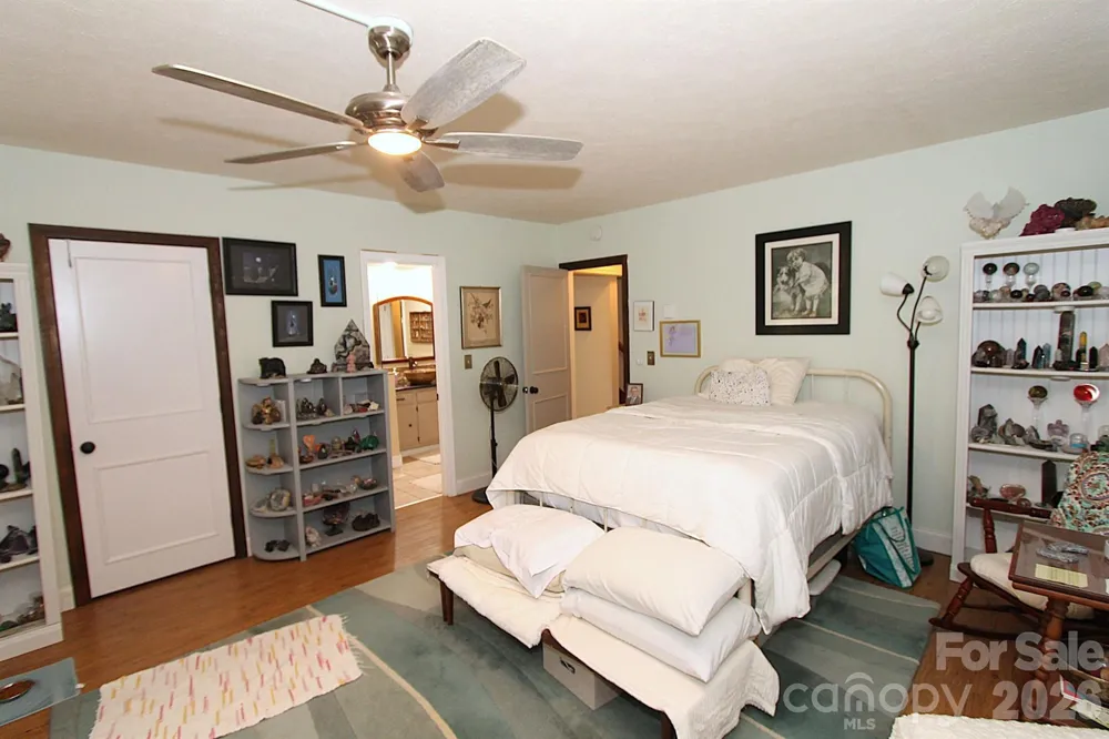 86 Pine Ridge Road Hendersonville, NC 28792