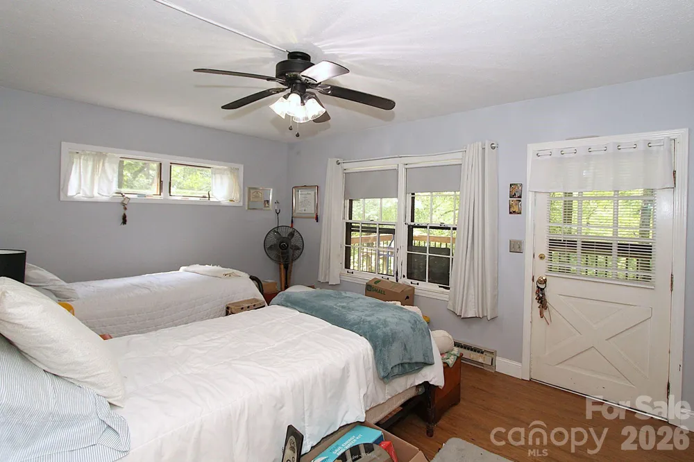 86 Pine Ridge Road Hendersonville, NC 28792