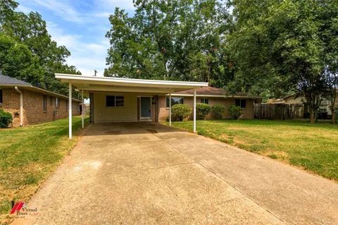 3243 Caroline Dr