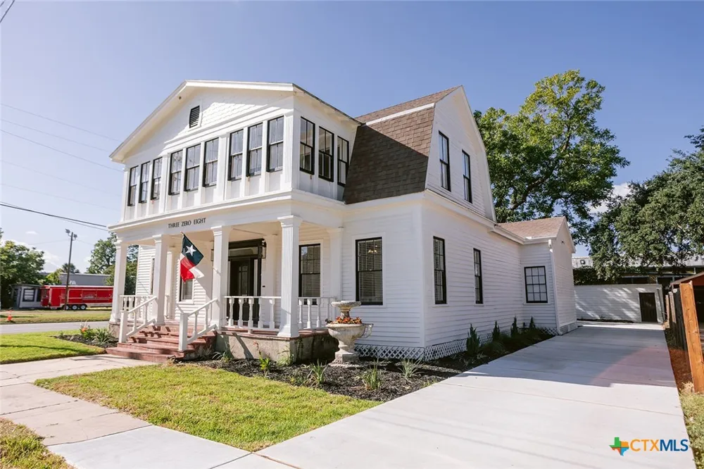 308 W Stayton Avenue Victoria, TX 77901