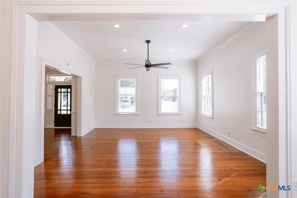 308 W Stayton Avenue Victoria, TX 77901