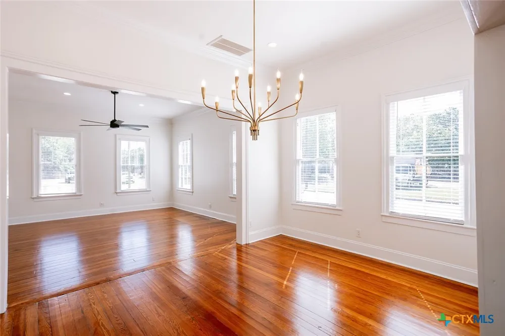 308 W Stayton Avenue Victoria, TX 77901