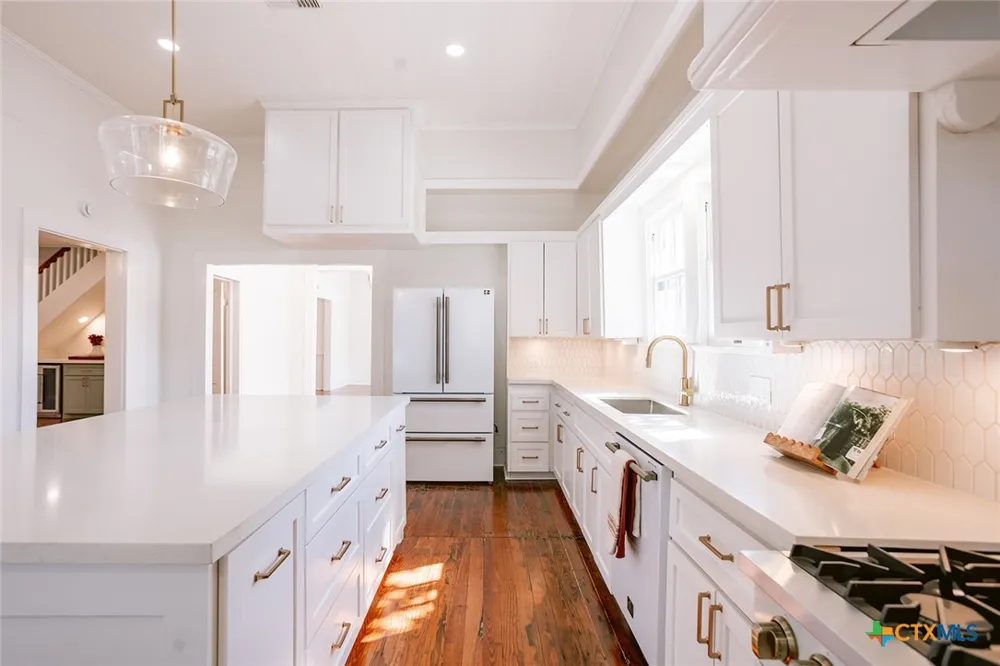 308 W Stayton Avenue Victoria, TX 77901