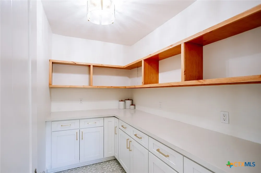 308 W Stayton Avenue Victoria, TX 77901