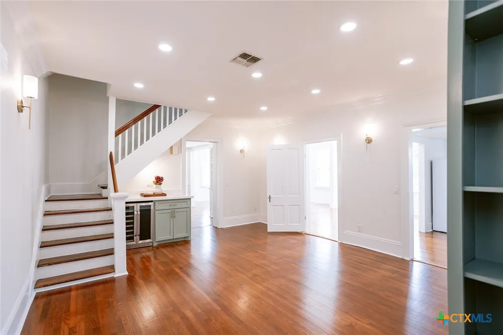 308 W Stayton Avenue Victoria, TX 77901