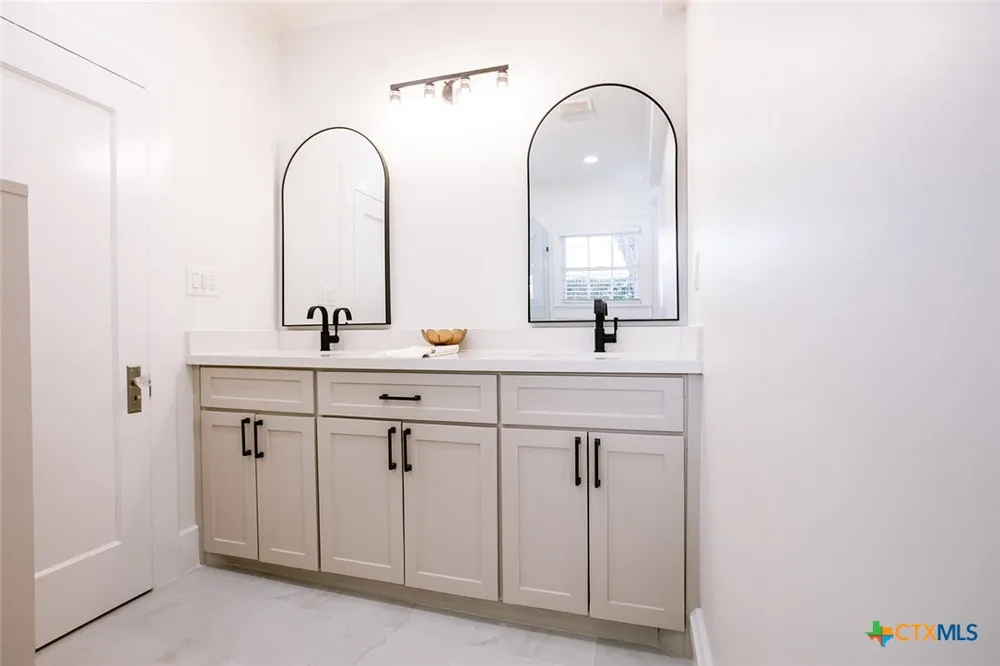 308 W Stayton Avenue Victoria, TX 77901