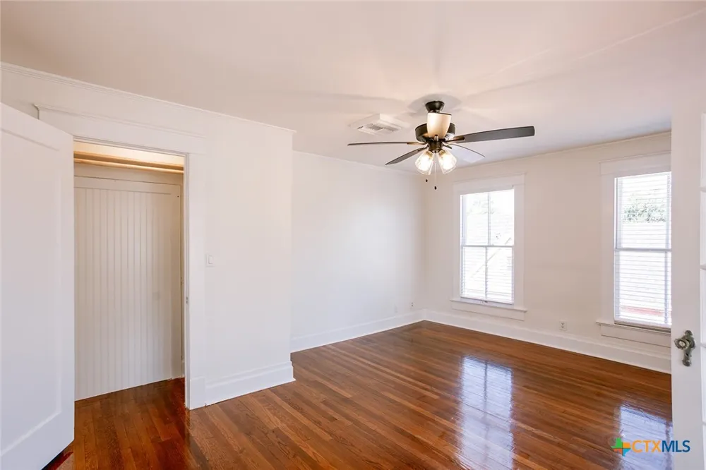 308 W Stayton Avenue Victoria, TX 77901