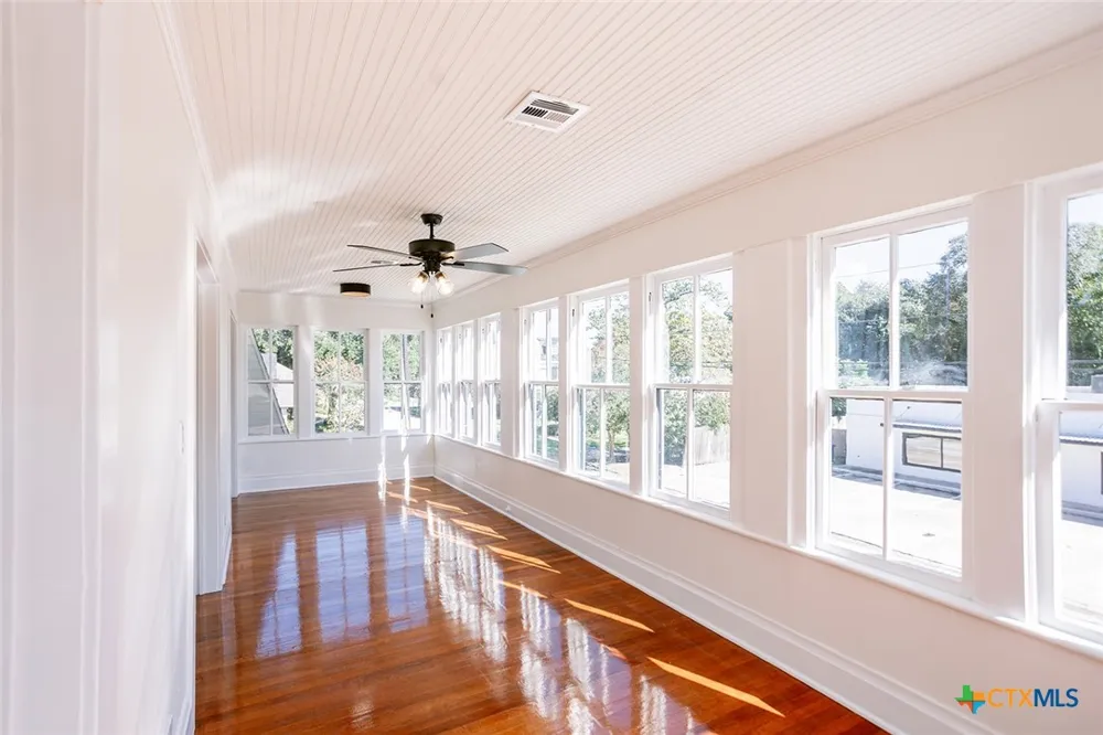308 W Stayton Avenue Victoria, TX 77901